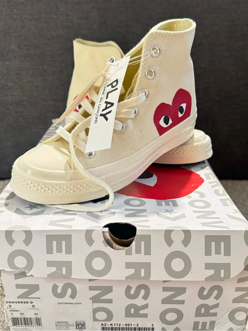 Comme Des Converse Kids High-Top Sneakers in Cream with Red Heart